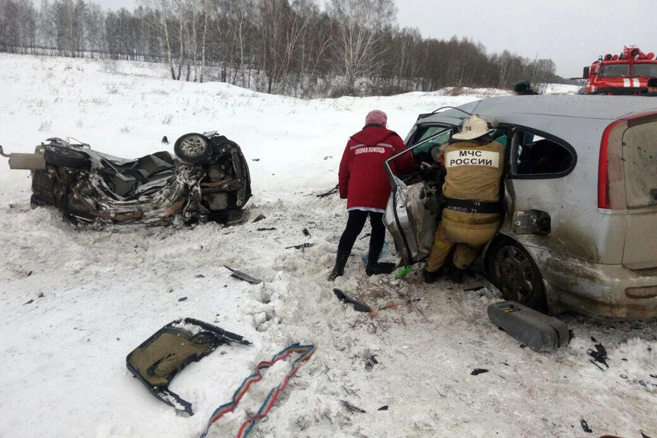В результате аварии оба автомобиля превратились в груду железа. Фото: пресс-служба ГУ МВД по Новосибирской области