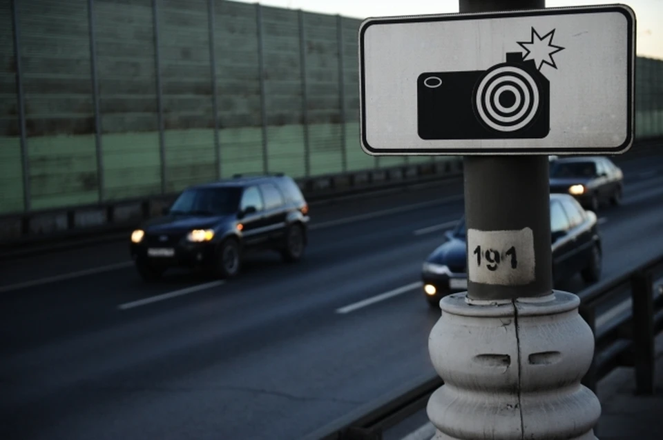 19 стационарных камер будут следить за теми, кто заезжает стоп-линию на перекрестке.