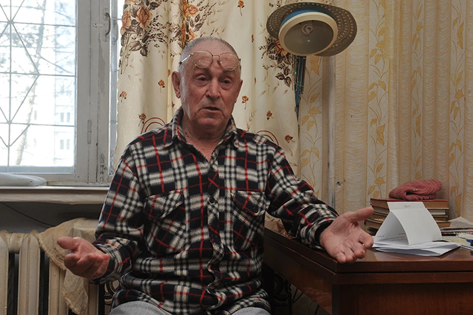 Хабаровский пенсионер много лет добивается отмены тарифа, который подняли, подделав его подпись