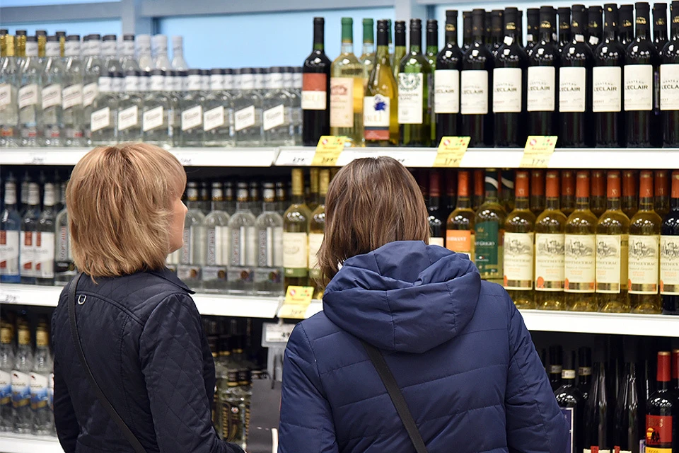 По словам эксперта, ситуация с уровнем потребления алкоголя в России простая и зависит только от экономики: в кризис потребление растет, в годы роста - падает.