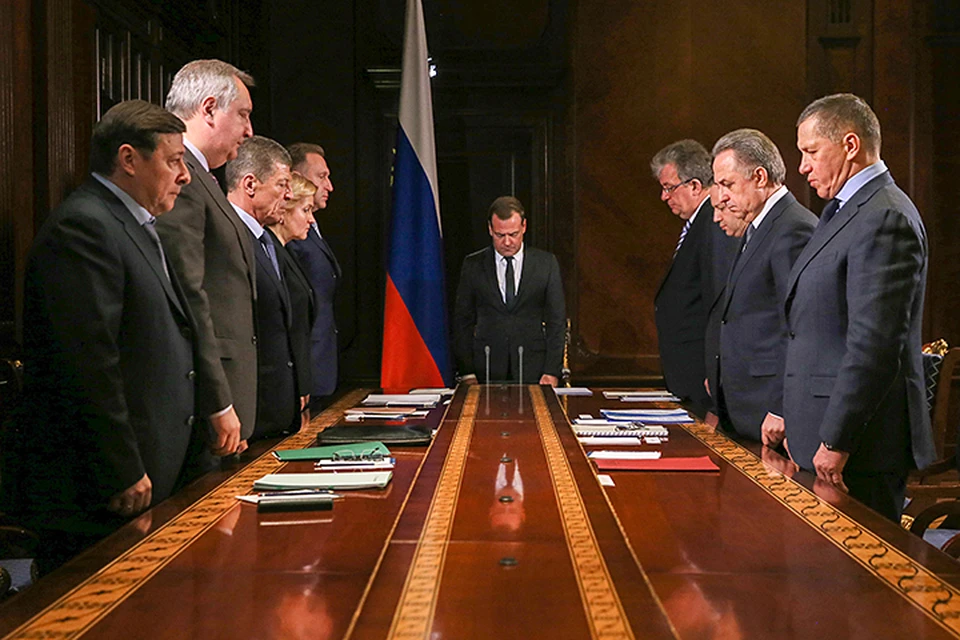 От имени правительства выражаю глубокие соболезнования родным и близким погибших, - сказал Медведев. Фото: Екатерина Штукина/ТАСС