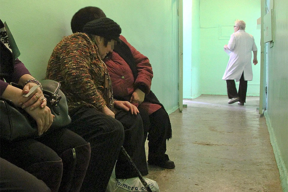 Информацию о смерти женщины в московской больнице опровергли в СК.