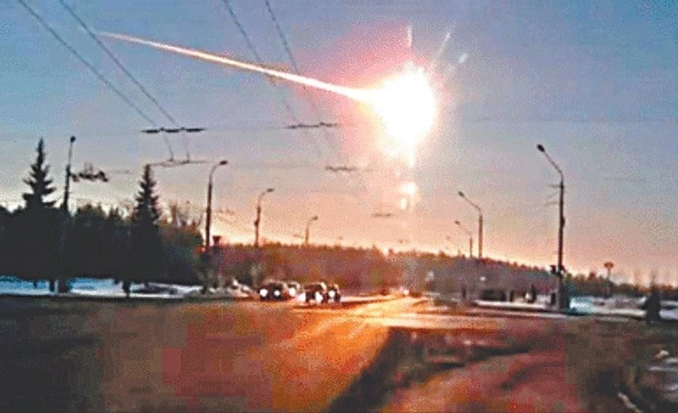 Кадр с записи авторегистратора с полётом метеорита над Челябинском.