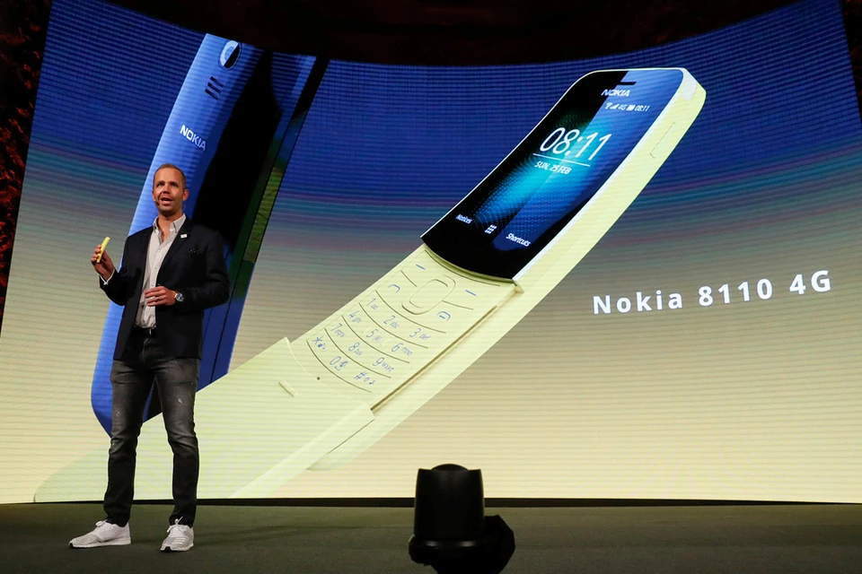 Nokia 8110 на презентации в Барселоне