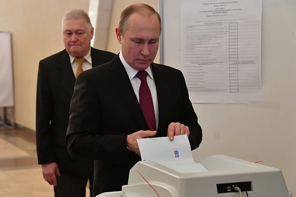 Владимир Путин проголосовал на президентских выборах в здании Академии наук