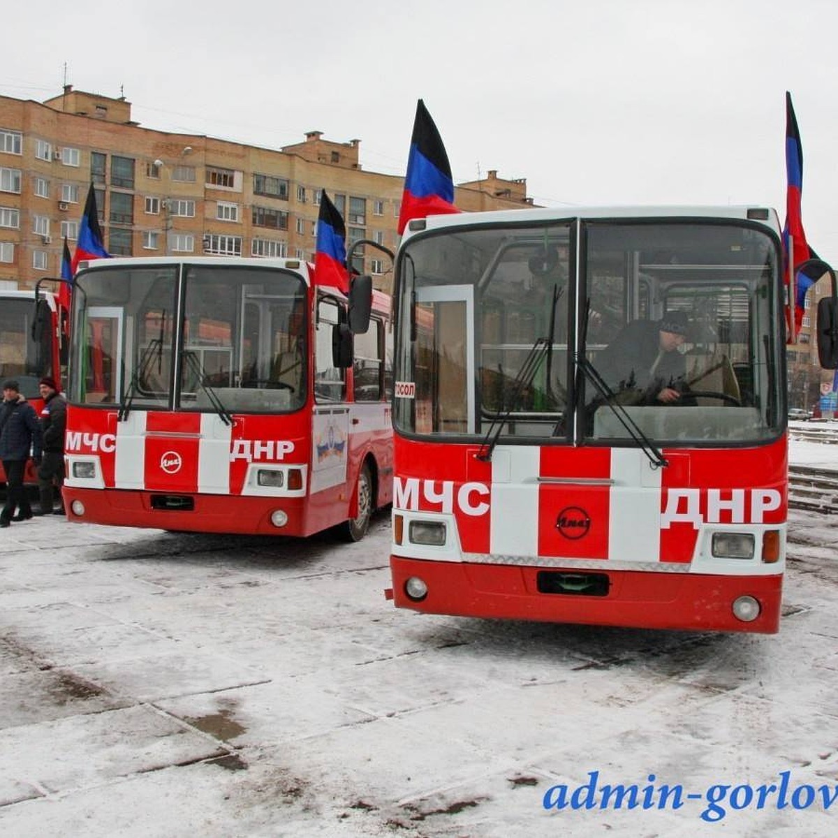 МЧС ДНР отремонтировало и передало Горловке три автобуса - KP.RU