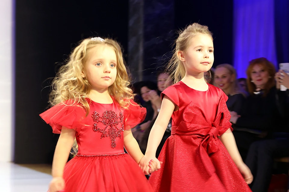 Наверное, самой юной моделью была 3-летняя Надежда - дочь Татьяны Навки и Дмитрия Пескова (слева)
