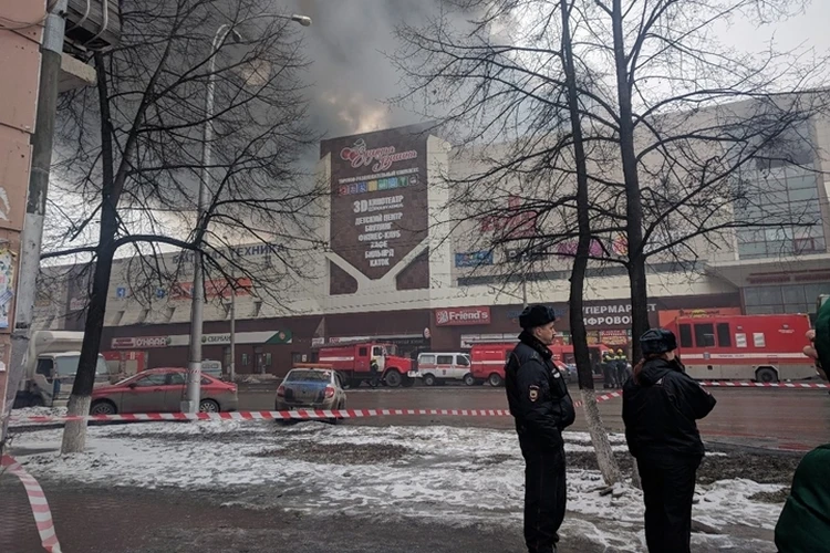 Следственный комитет возбудил уголовное дело по факту гибели детей при пожаре в кемеровском ТЦ