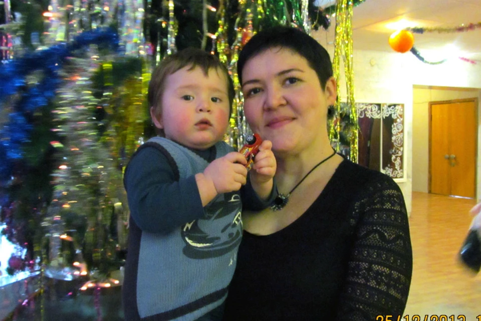 На фото - Лилия с сыном Мишей. Источник: личный архив