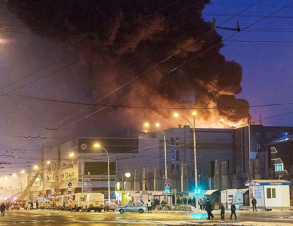 В Кемерово во время пожара погибло больше 50 человек. ФОТО Данил Айкин/ТАСС