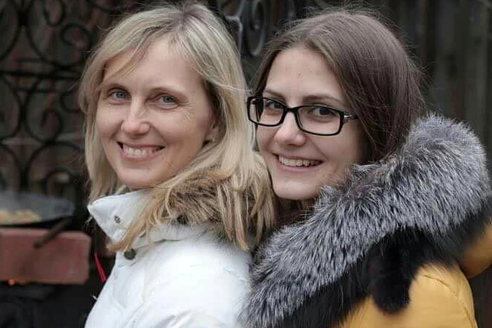 Архивный снимок. Дарья Переверзева с мамой, убитой в сентябре 2014 года.