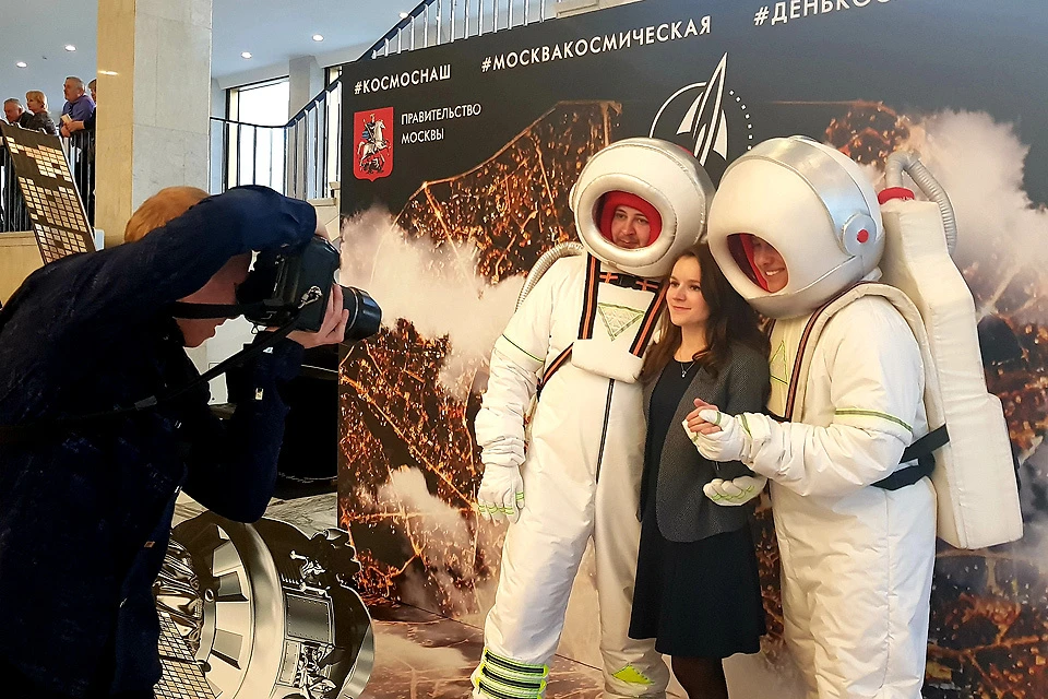 В Государственном Кремлевском дворце поздравили лучших работников ракетно-космической отрасли.