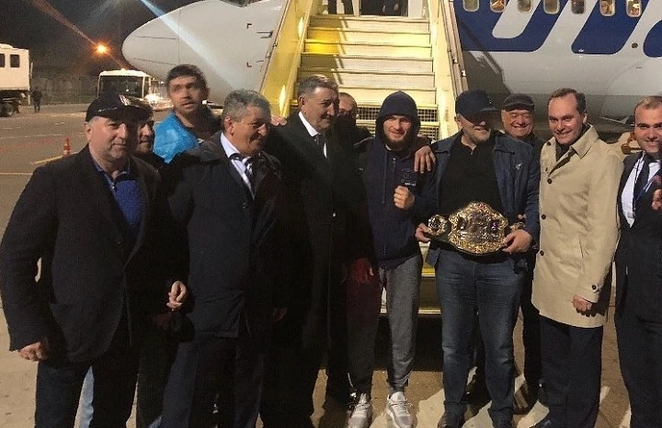 Хабиб Нурмагомедов прилете в родной Дагестан. Фото: https://www.instagram.com/eagles_mma/