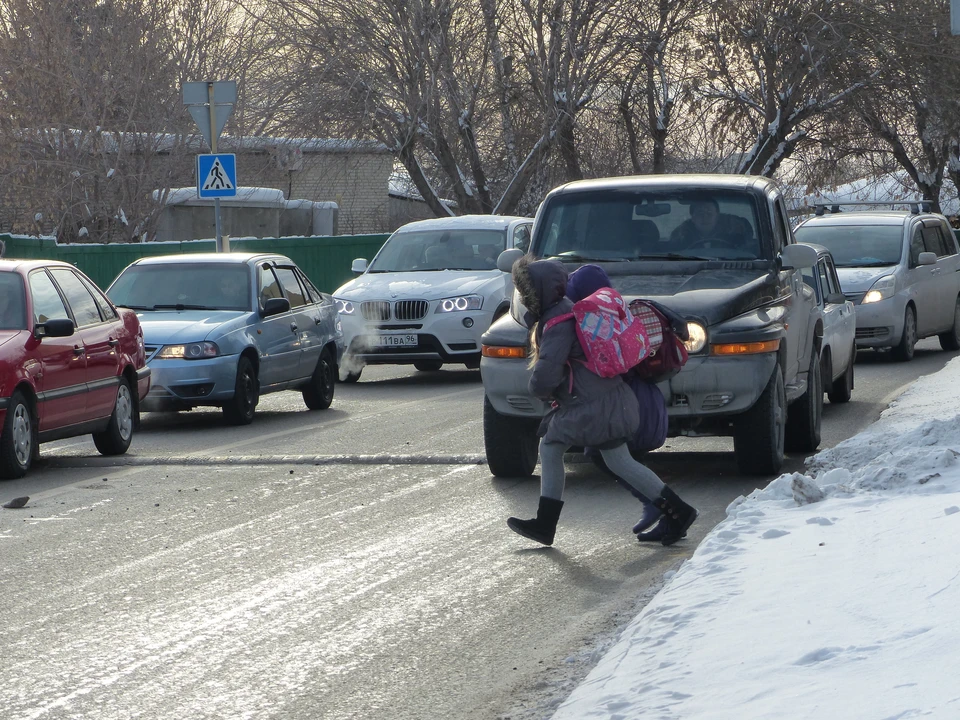 Случай на дороге 2018. Волжская 8 Красноуфимск. Пешеход зимой. Пешеходы нарушители.