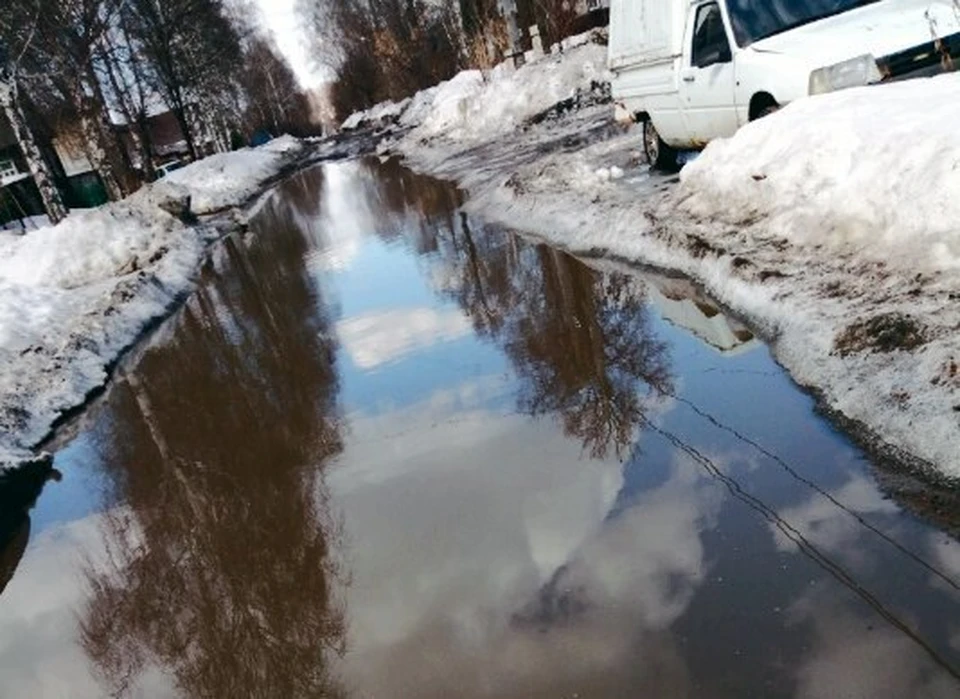 Пользователи соцсетей делятся друг с другом фотографиями непроходимых улиц Ижевска