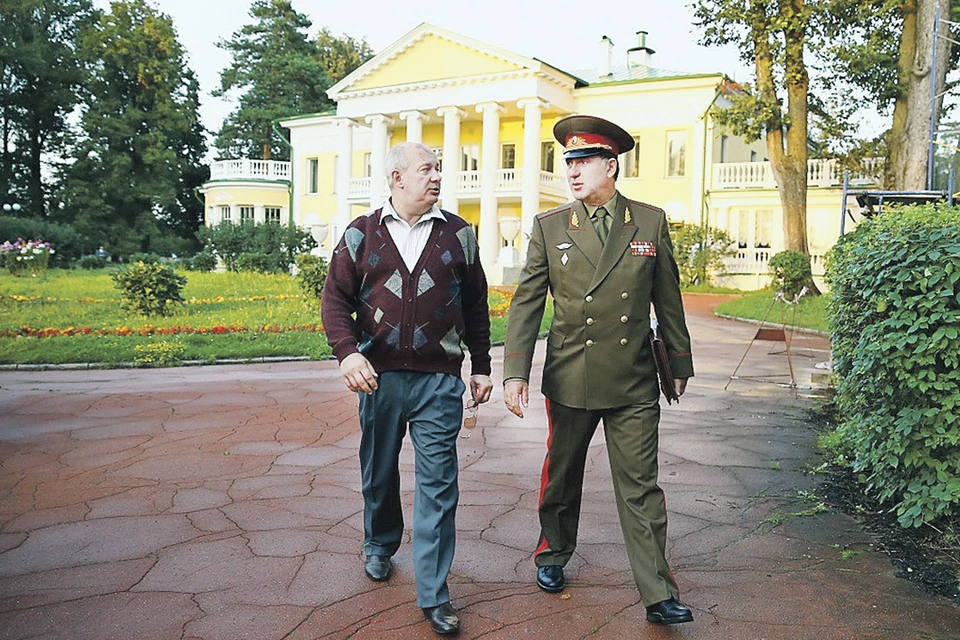 Генерал ГРУ Савельев (Сергей Пускепалис, справа) должен сделать выбор между офицерским долгом и отцовской любовью. Фото: Кинокомпания Star Media