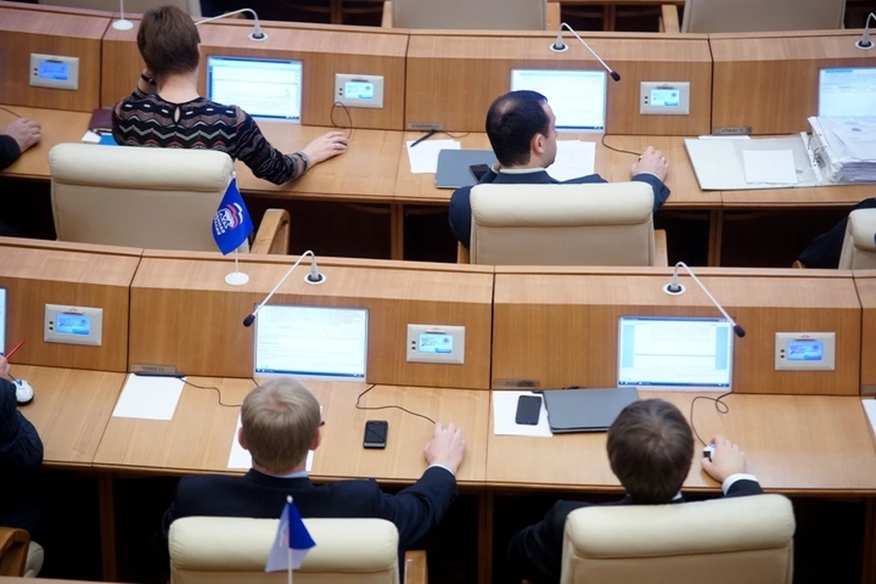 Прокуратура просит суд лишить 10 депутатов Свердловского заксобрания мандатов