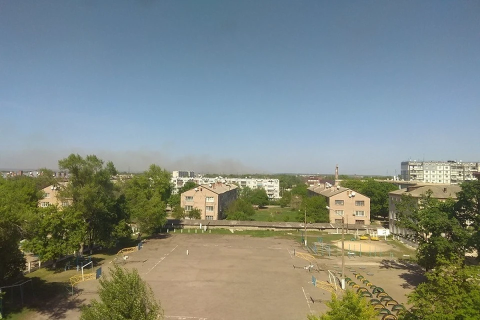 Дым от пожара виден далеко за пределы города. Фото: obozrevatel.com