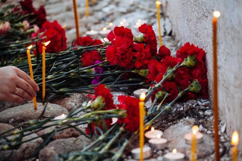 В Куньинском районе на окраине деревни Пески благоустроены могилы советских солдат, погибших при вражеском авианалете на железнодорожную станцию.