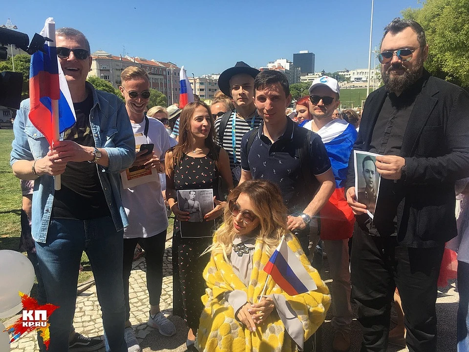 Юлия Самойлова возглавила "Бессмертный полк" в Лиссабоне