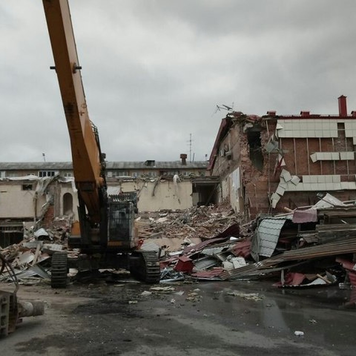 В Кемерове без разрешения следователей возобновили снос «Зимней вишни» -  KP.RU