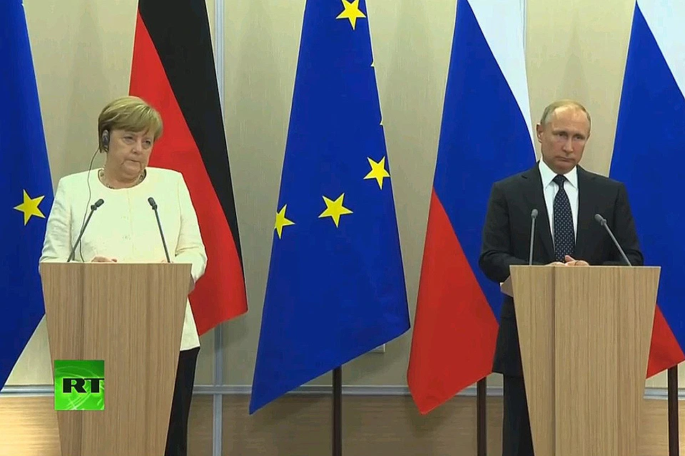 В Сочи проходит пресс-конференция по итогам переговоров Владимира Путина и Ангелы Меркель.
