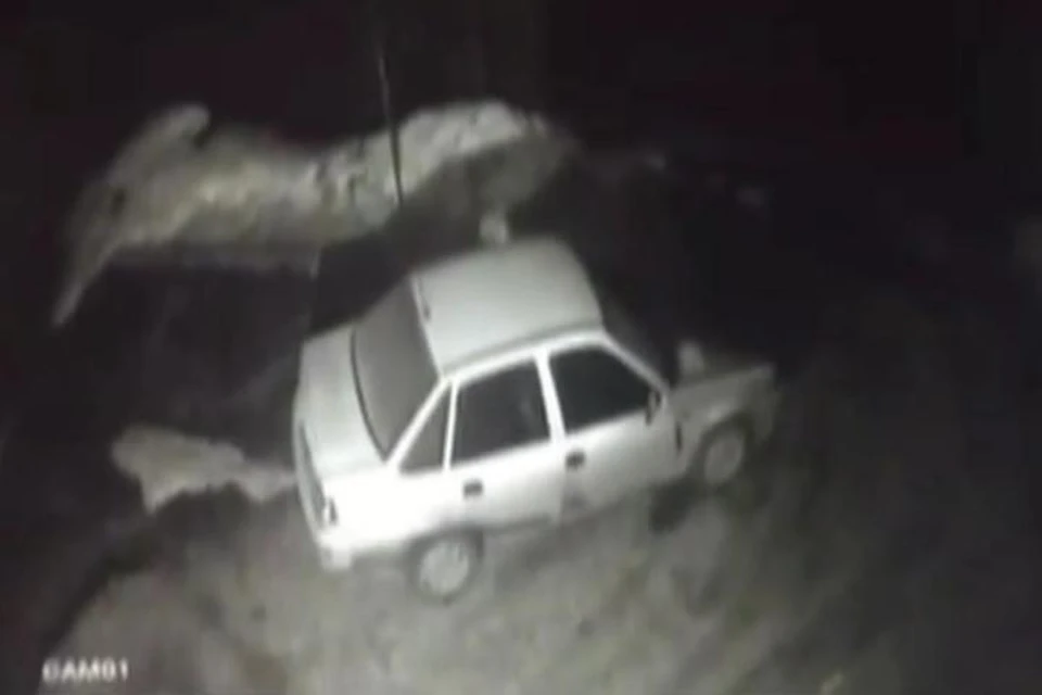 Сибиряк поджег автомобиль экстрасенса за то, что тот "похоронил" его родственника