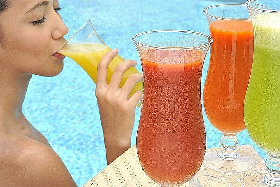 Употребление фруктовых соков натощак негативно влияет на микрофлору кишечника.