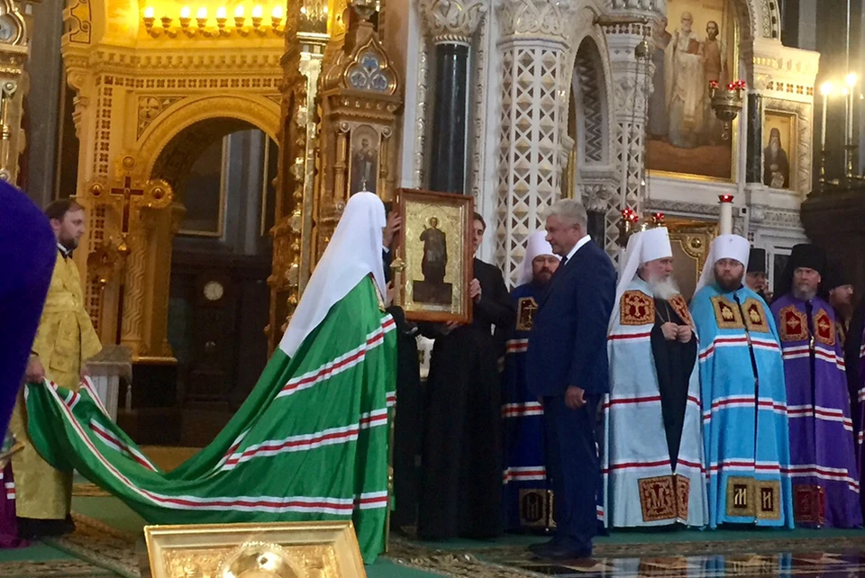 Патриарх Кирилл подарил Владимиру Колокольцеву образ святого Георгия Победоносца.