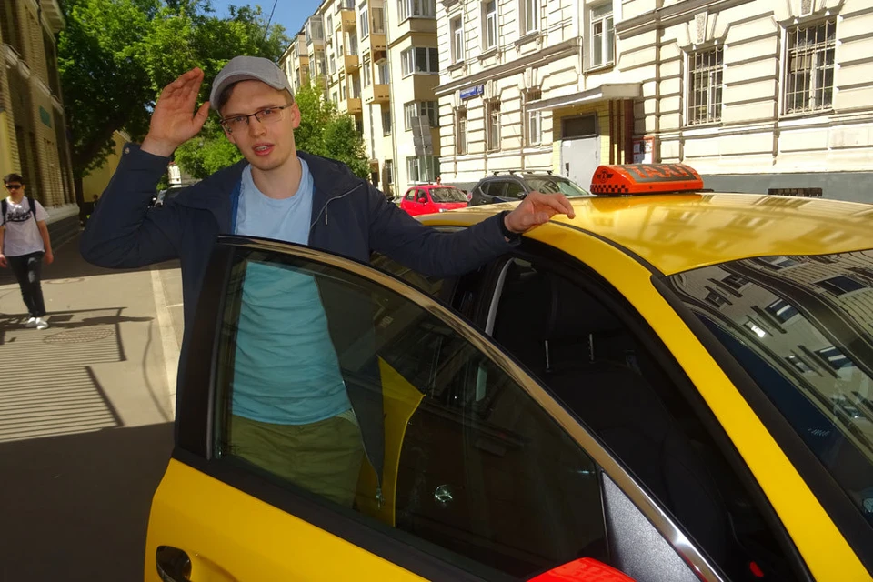 Харитон Матвеев несколько лет назад продал машину и пересел на такси - так выгоднее.