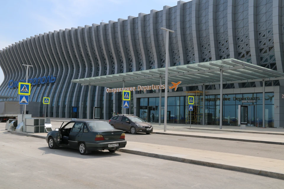 С 16 апреля 2018 года все пассажиры прилетают и улетают из нового терминала.