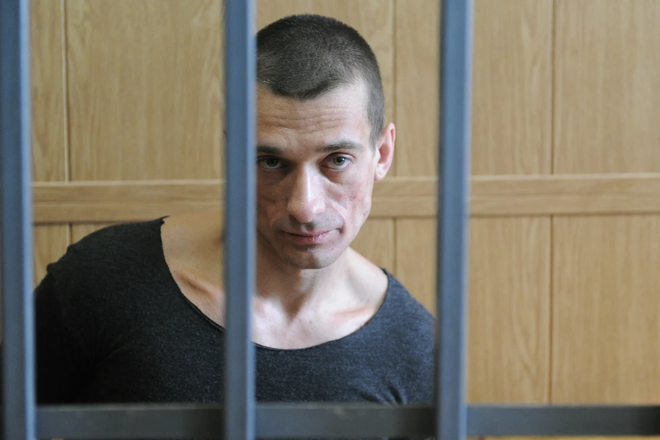 Петр Павленский остался под бессрочным арестом