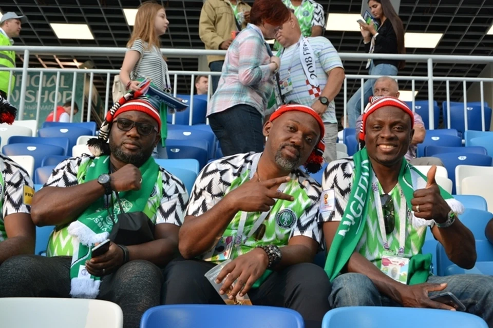Нигерийские болельщики на стадионе в Калининграде перед матчем с Хорватией.