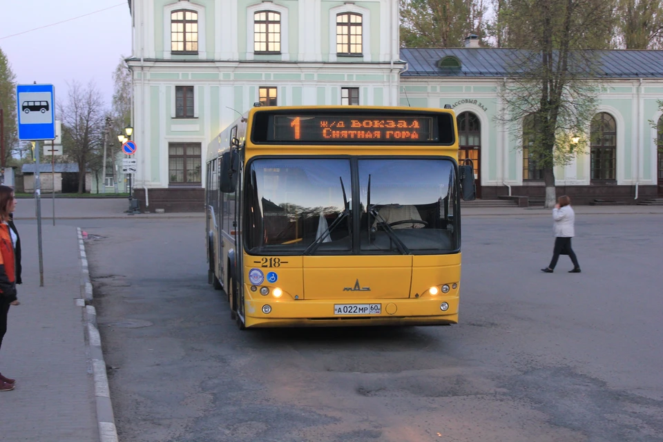 Экскурсии автобусом из пскова. Автобусный парк Псков. Автобус Псков. Городские автобусы Псков. 22 Автобус Псков.