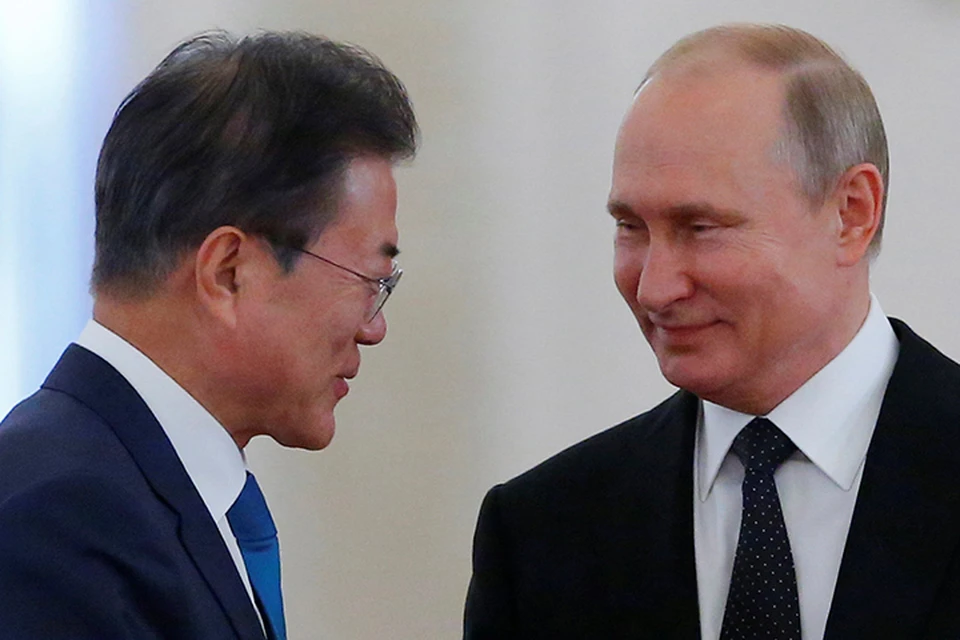 Документ был подписан на полях встречи президента России Владимира Путина и президента Республики Корея Мун Чжэ Ина
