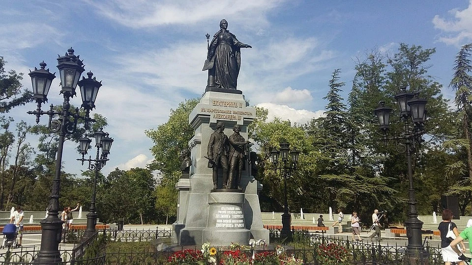 В Симферополе возродили памятник Екатерине II