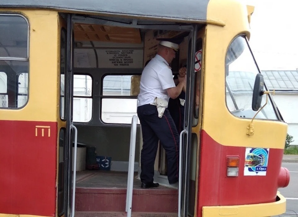 В Орле пьяная водитель трамвая устроила ДТП и попыталась скрыться от преследования