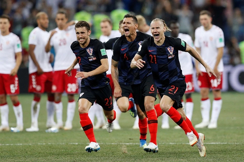 Футболисты сборной Хорватии после победы над датчанами