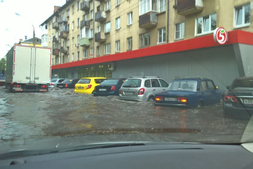 Проспект Ленина ушел под воду. Фото: читатель "КП".