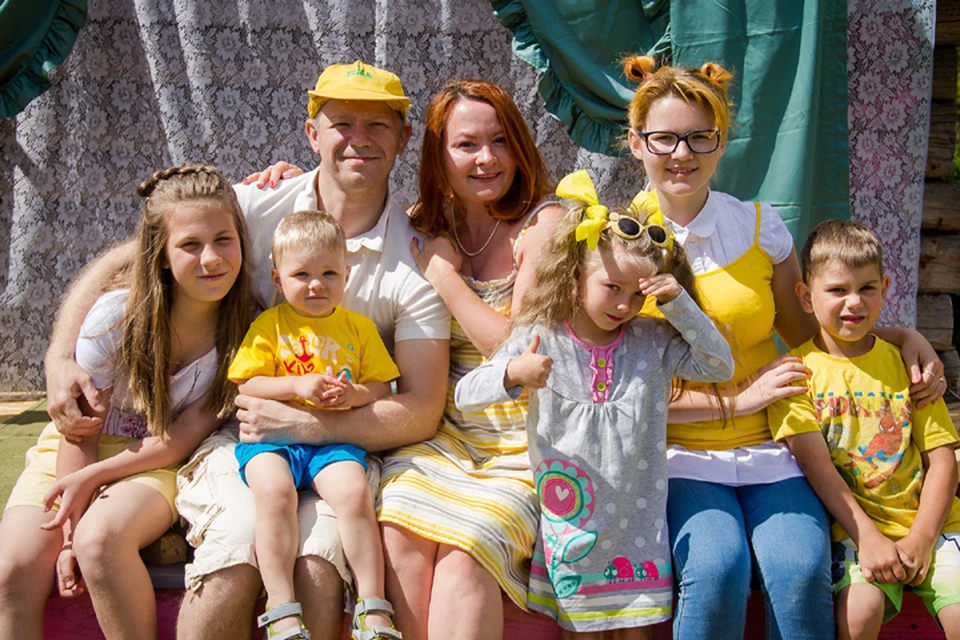 Сергей и Екатерина Балмасовы уверены: большая семья - это счастье Фото: Благотворительный фонд «Арифметика добра»