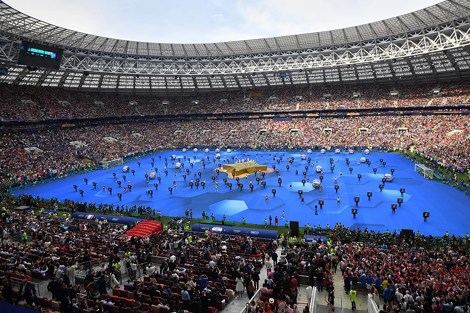 Во время церемонии закрытия чемпионата мира по футболу на стадионе "Лужники".