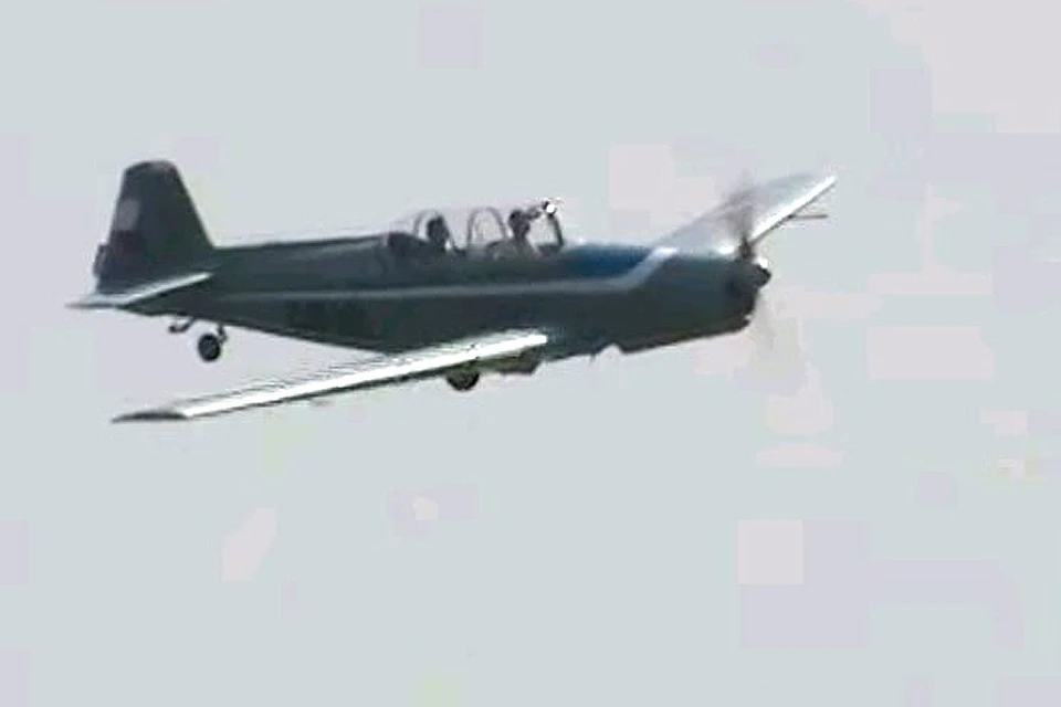 Самолет Zlin-326 в воздухе.