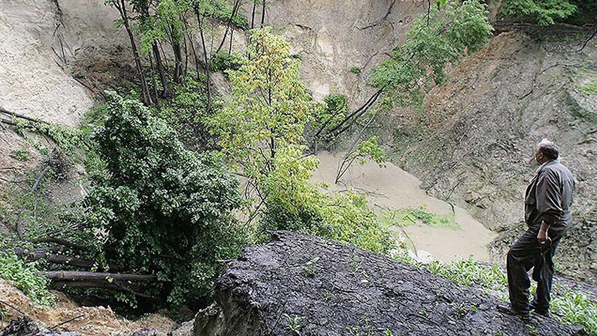 Провал размером с 20-этажное здание образовался в Нижегородской области -  KP.RU