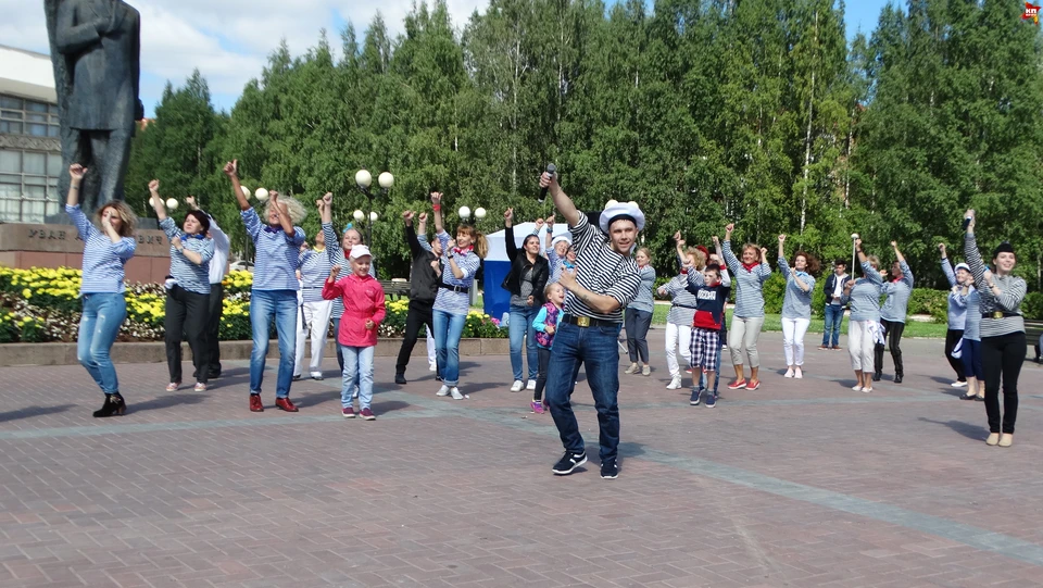 В Сыктывкаре поздравили моряков