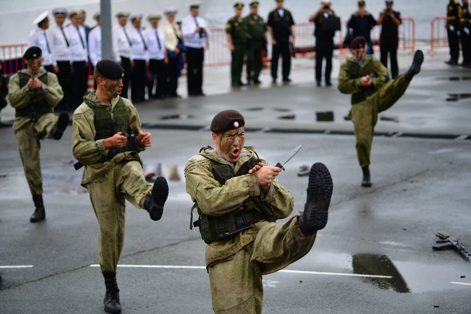Показ силы морских десантников традиционно проходит на военно-патриотических мероприятиях