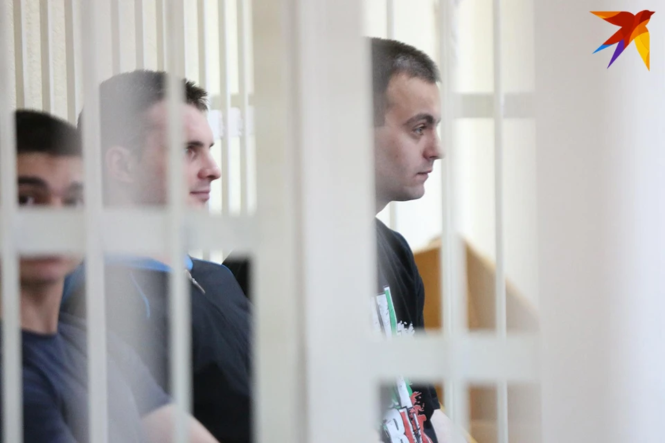 На скамье подсудимых - трое сержантов: Евгений Барановский, Егор Скуратович, Антон Вяжевич.