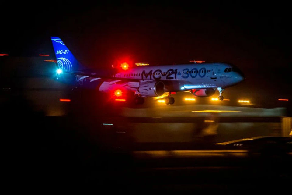Иркутский красавец-самолет МС-21 впервые садиться ночью. Фото: Иркутский авиационный завод