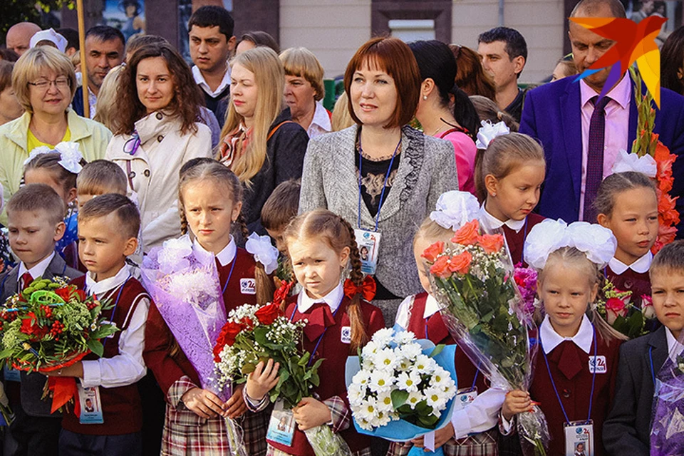 подарите цветы учителям на 1 сентября. цветы учителю. цветы учителю. цветы для учительницы. букет для первоклассника мальчика.