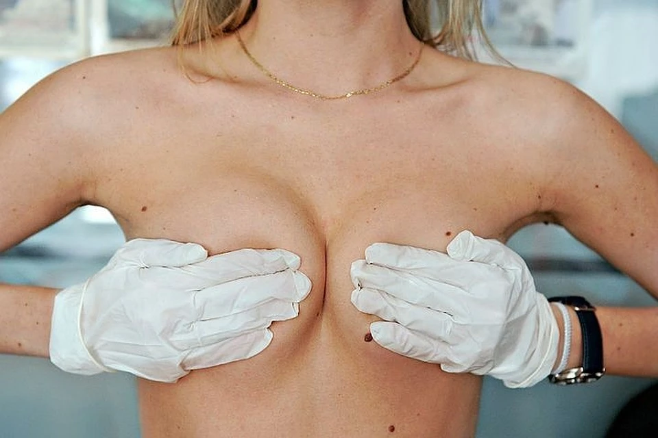 Пластическая операция по увеличения груди одна из самых популярных в России.