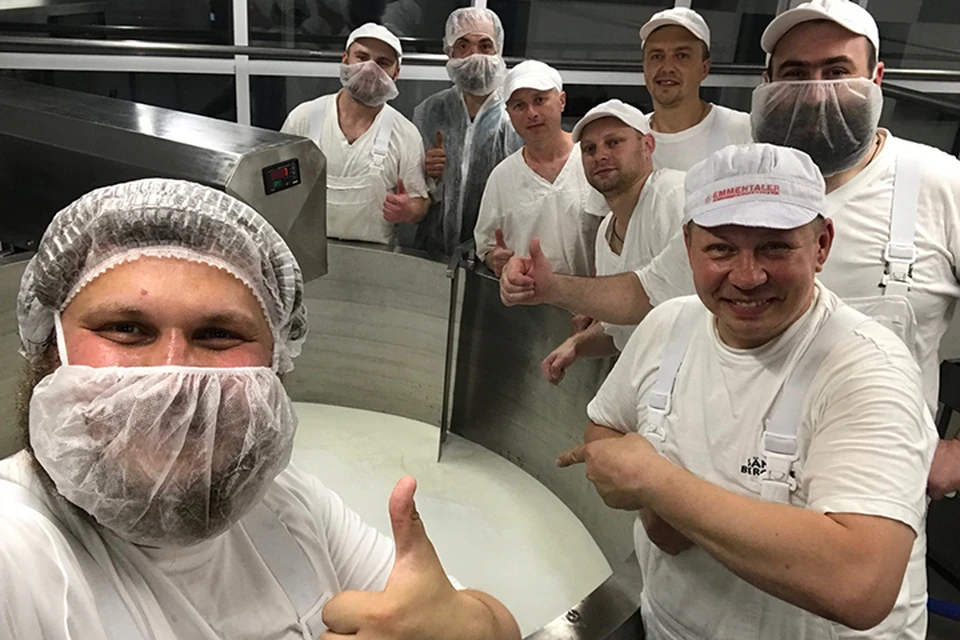 Проявляя мужество и героизм, присущий русскому человеку, ночная смена истринской сыроварни запустила новый сырный котёл отечественного производства